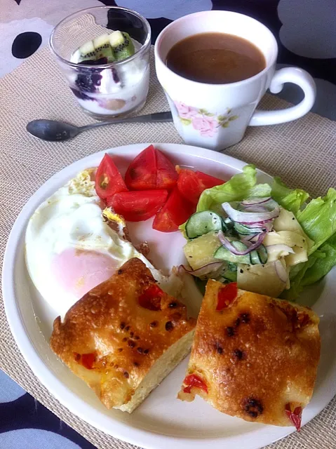 ポテトサラダ&目玉焼き&フォカッチャ|ケイさん