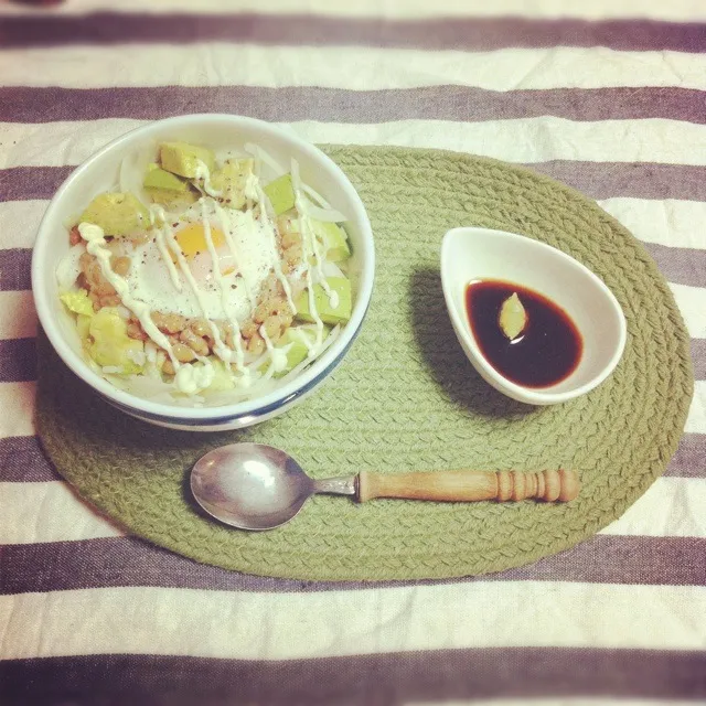 アボカド納豆丼！昨日の晩御飯☻|よしますさん