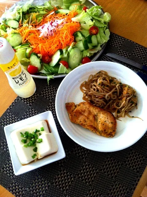 frango grelhado, salada, tofu|lucia inoueさん