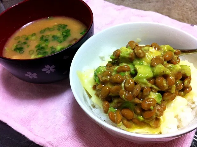 アボカド納豆チーズごはん🍚|美香さん