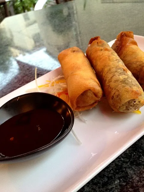 Duck confit spring rolls with mikan balsamic dipping sauce|Chris Shannonさん