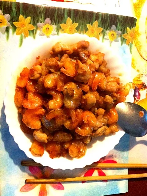 Snapdishの料理写真:tôm rang gà- pan fried shrimp wt chicken|Thanh Thanhさん