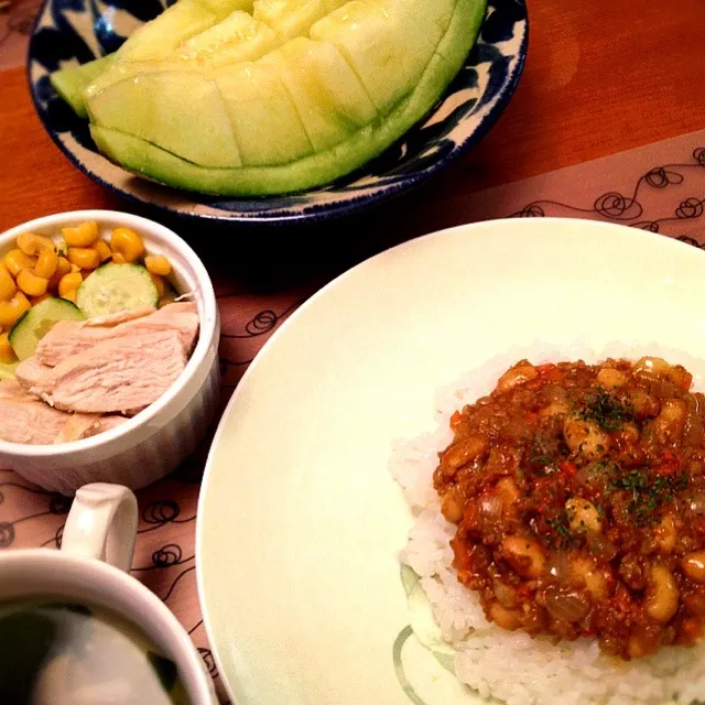 ドライカレー、蒸し鶏とコーンのサラダ、スープ、メロン|ikukoさん