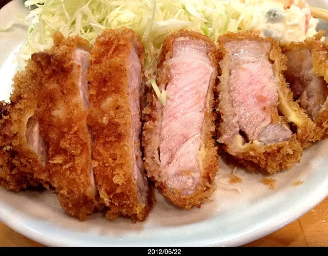 Snapdishの料理写真:『燕楽(千鳥町)』のロースカツ定食！|かずひこさん