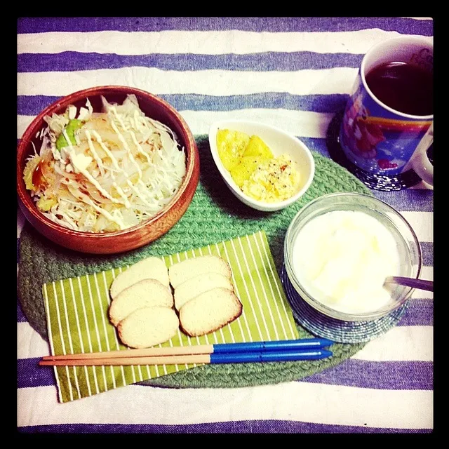 朝食 サラダ、手作りクッキー|よしますさん