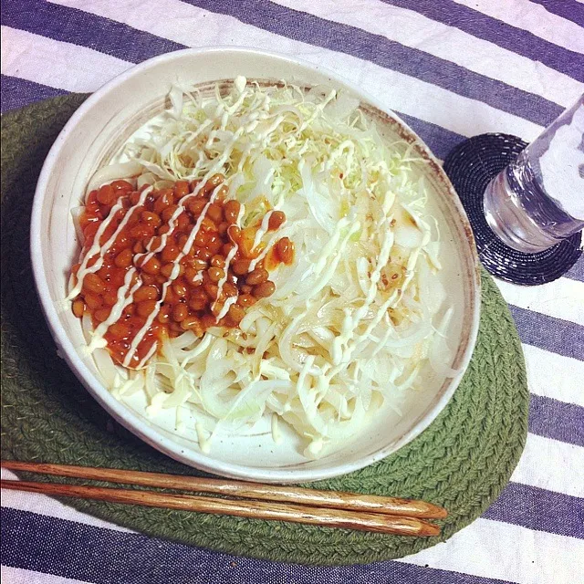 ピリ辛納豆サラダうどん|よしますさん