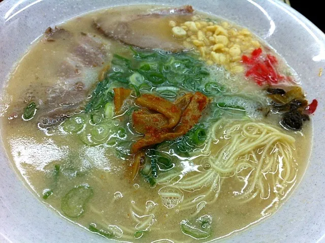 〆は長浜ラーメンみよしで|ひろすぃーさん