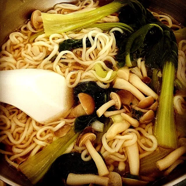 Instant Noodles (baked) with Mushrooms and Xiao Bai Cai|I make food look good. 😎さん