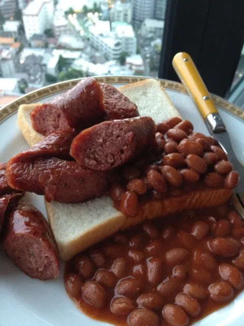 Snapdishの料理写真:Homemade BBQ Beef Sausage & Beans|Chris Shannonさん