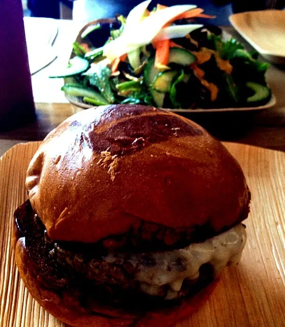 Snapdishの料理写真:#Umami #Truffle #Burger with Market #Salad|sooprcoolchicaさん