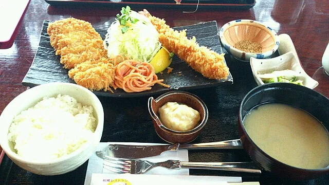 Snapdishの料理写真:ジャンボ海老とロースカツ定食 2100円→1000円クーポン♪|あるは☆さん