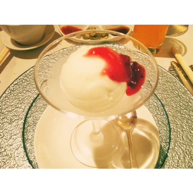 Lime sorbet with berries compote|Justinaさん