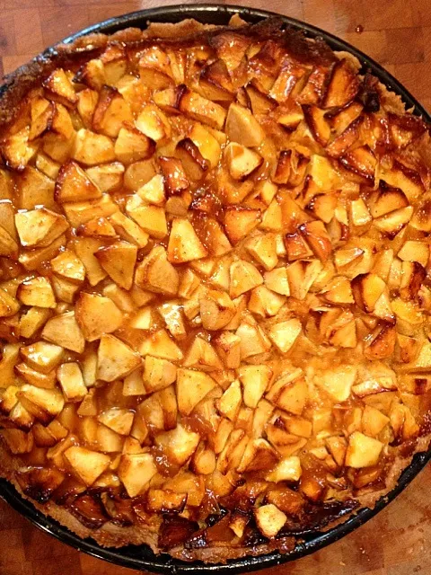 Snapdishの料理写真:tarte aux pommes Normandie|christiaan cooimanさん