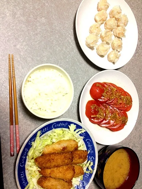 大葉チーズカツロール•トマト•シュウマイ•味噌汁|うるしちかさん