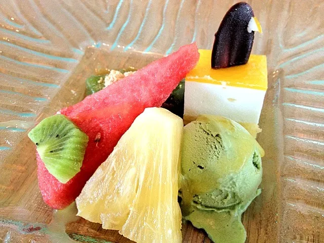 Assorted desserts|Nicholas Tayさん