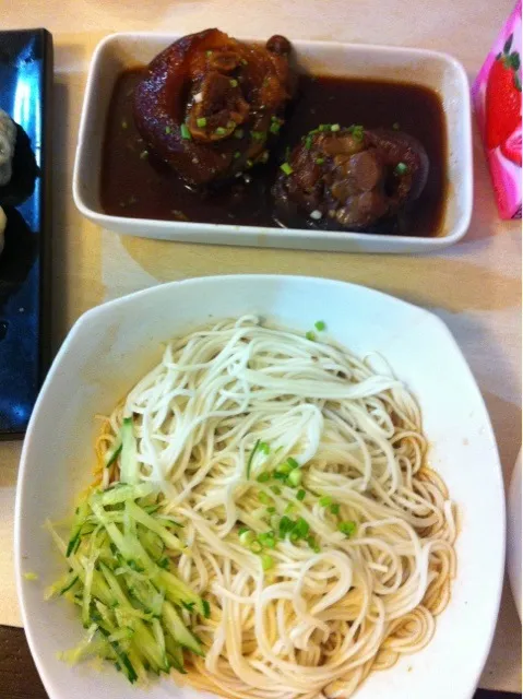 Adobo Pata Dry Noodle|Marielle Chingさん