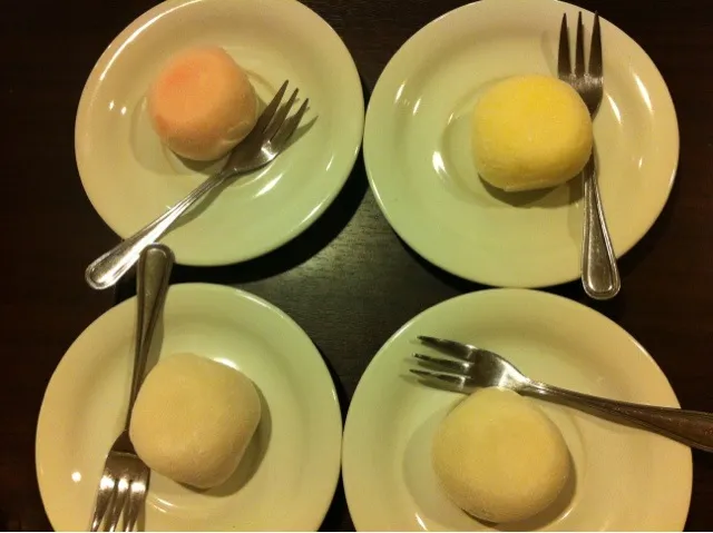 Strawberry, Caramel & Sea Salt, Cookie Dough and Vanilla Mochi Ice Cream|Marielle Chingさん