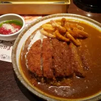 Snapdishの料理写真:手仕込みメンチカレーとイカ、ジェノバソース|しーちゃんさん