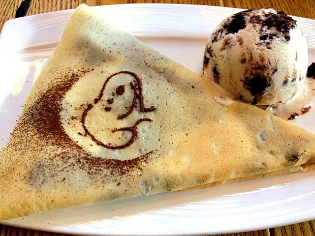 Snapdishの料理写真:chocolate wrapped crape♪ in Charlie Brown Cafe|Nanakoさん