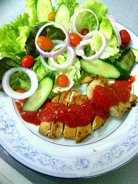 baked chicken breast wt green salad & homemade special sauce|tabbey ishmaelさん