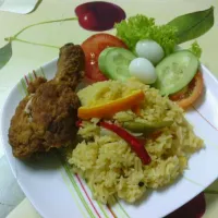 orange rice wt fried chicken & green salad|tabbey ishmaelさん