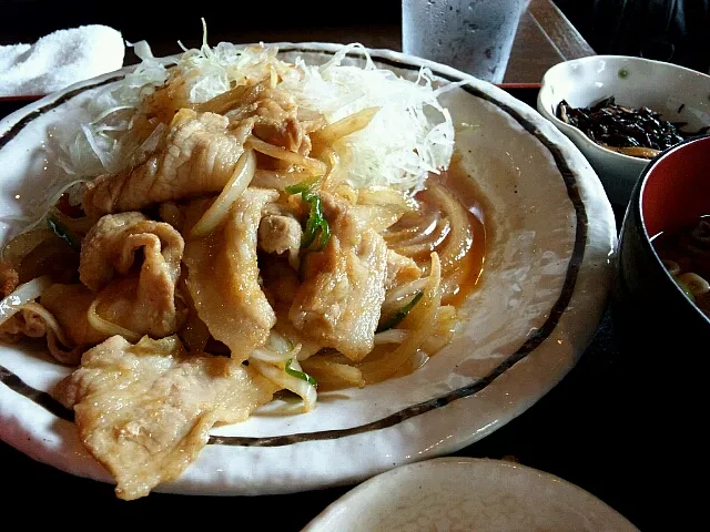 磯次郎のランチ「豚肉のしょうが焼き定食」|大石さん