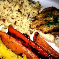 grilled salmon with bell peppers and wild rice|sarah gillさん