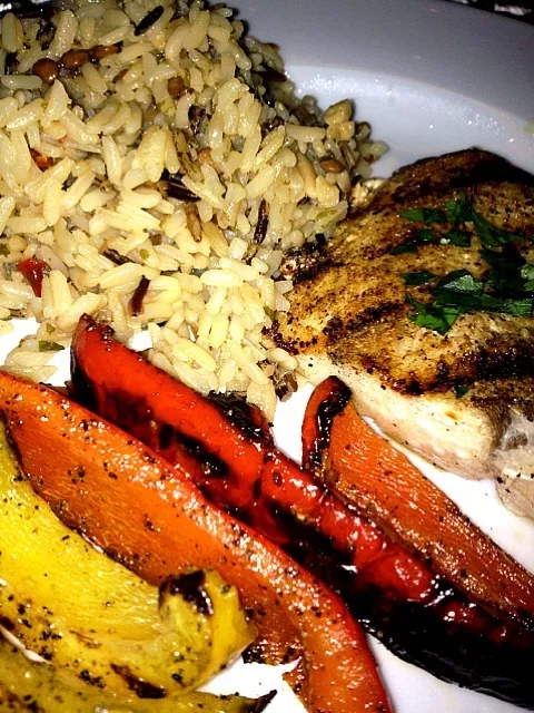 grilled salmon with bell peppers and wild rice|sarah gillさん