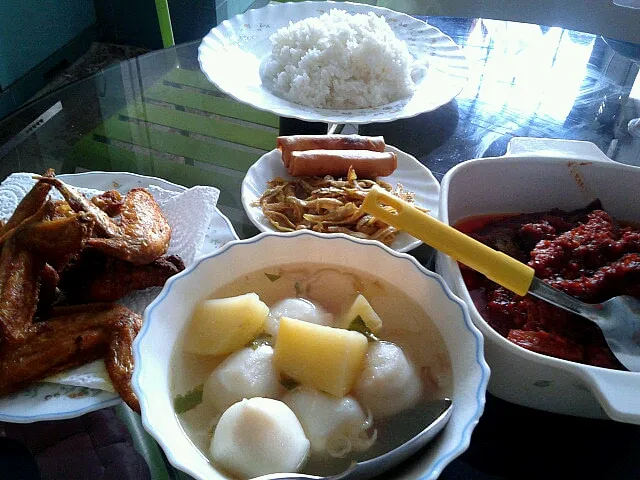 ikan sambal tumis,fishball masak soup & fried chicken|noorainmasaidさん