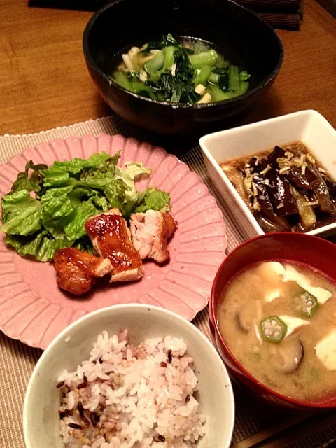 鶏もも肉のさっぱり焼き、小松菜としめじとお揚げのお浸し、ナスのさっぱり漬け、キノコとお豆腐とオクラのゴマ味噌汁、雑穀米♡|hanakohaさん