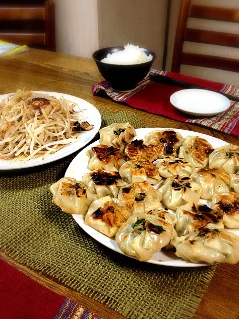 ニラ饅頭 鶏皮ともやしの塩麹炒め|あゆみさん