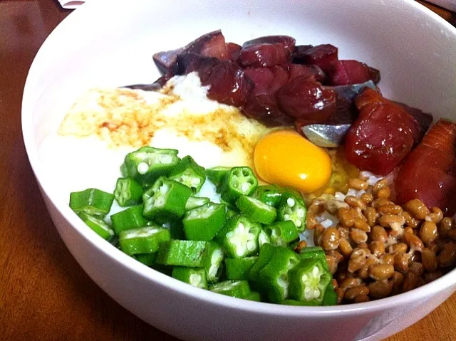 ネバネバ丼作ったけど色味が地味になったった|hirotomoさん