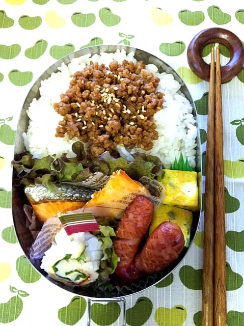 Snapdishの料理写真:豚の辛味噌そぼろ弁当|ネギさん