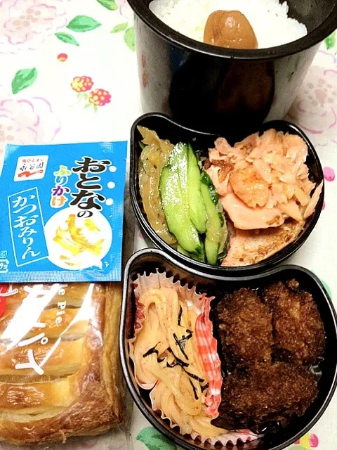 Snapdishの料理写真:高３男子の本日のお弁当。私の担当は、甘塩銀鮭のマヨネーズ焼き。 #お弁当 #弁当|Takashi H.さん