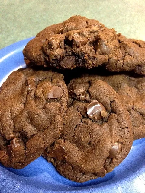 Snapdishの料理写真:Triple Chocolate Cookies|Andrea Vibbertさん