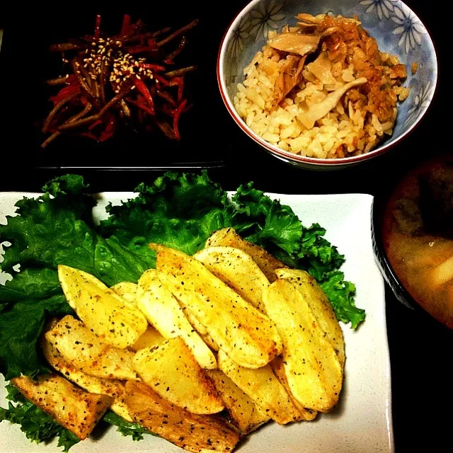 ツナと舞茸の炊き込みご飯、フライドポテト(コンソメ味)、きんぴらごぼう|💗Marico💗さん