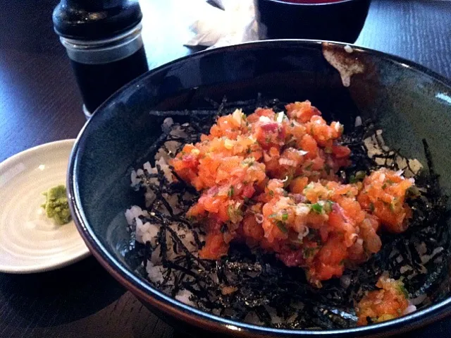 蔥花鮭魚丼  サーモン🐟|Miranミレン ~😊⚡さん