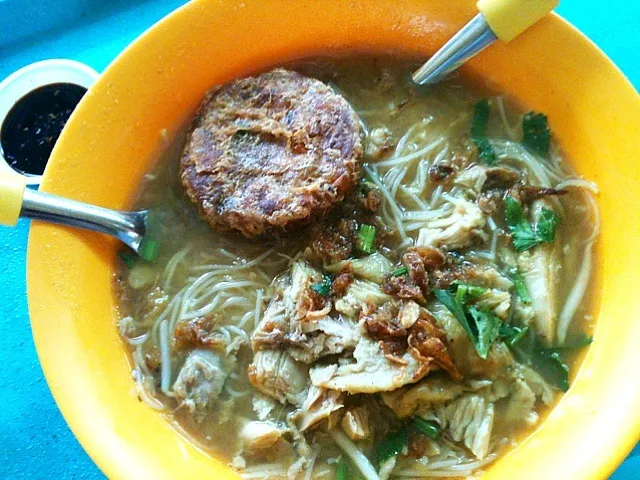 Snapdishの料理写真:my fav bee hoon soto stall|Ahmad Nazri Mohamed Naimさん