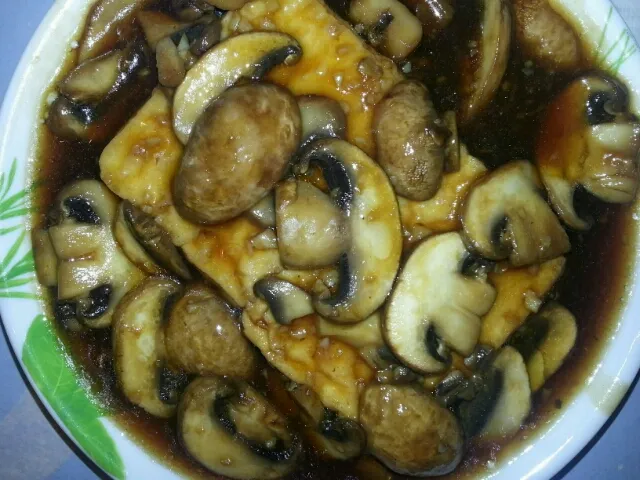 Snapdishの料理写真:Tofu with mushroom in oyster sauce|Yipさん