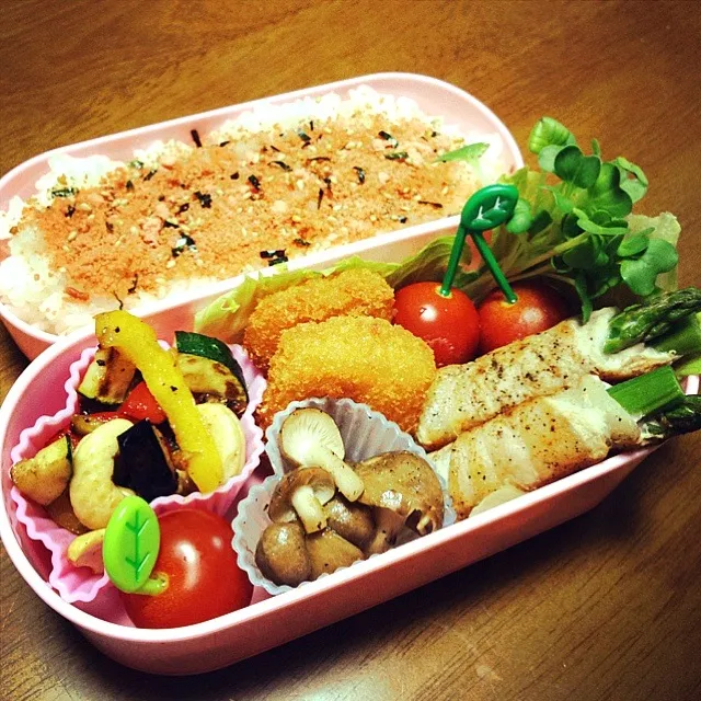 夏野菜のカシュー炒め&肉巻きアスパラ弁当|🍎ゆかりんご🍎さん