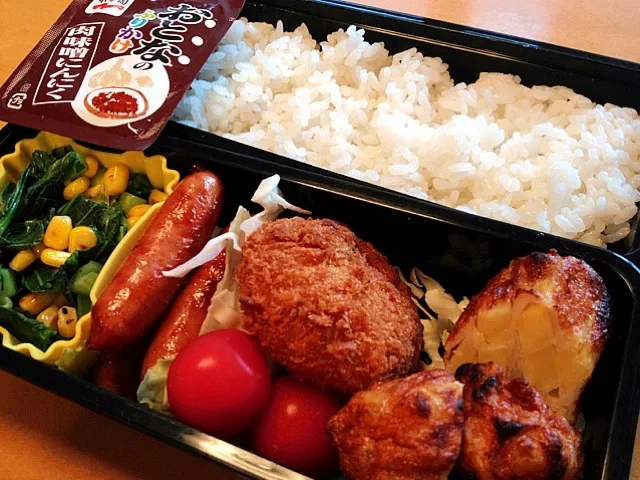 毎日の中学生弁当。コーンコロッケ、ソーセージ、さつまいも入りさつま揚げ。手抜きだな〜(･_･;|松浦有里さん