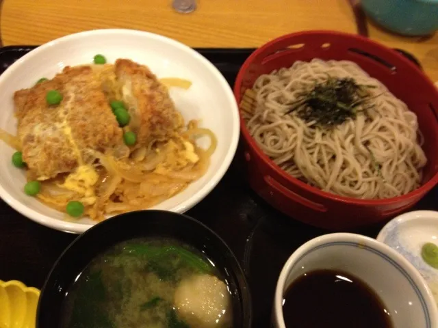 今日もガッツリｗカツ丼と蕎麦😁|Mika Asakawaさん