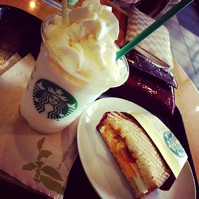 STARBUCKS‼|おおもと つくしさん