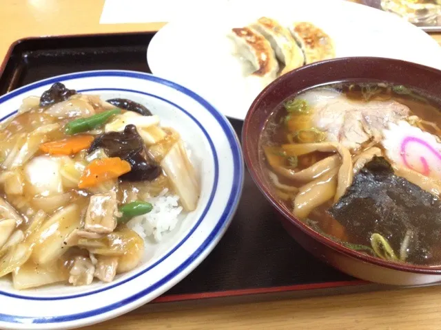 中華丼、ラーメン、餃子セット|yamadataroさん