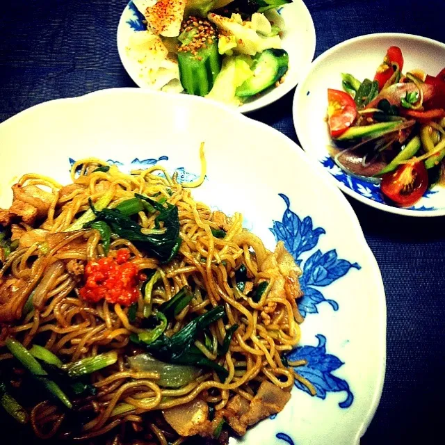 pan fried noodle / pickles and salad|tayukoさん