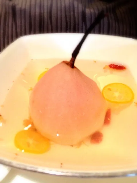 poached pear in ostmanthus syrup|willzさん