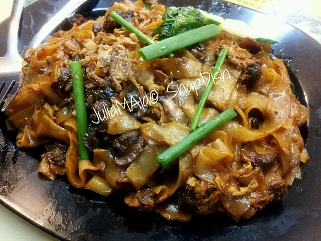 Fried Kway Teow with extra cockles|Julia Aliさん