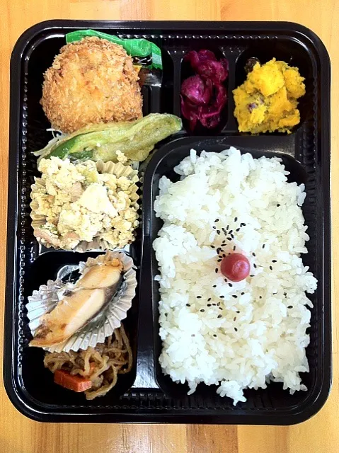 Snapdishの料理写真:日替わり幕の内弁当|たんぽぽ娘さんさん