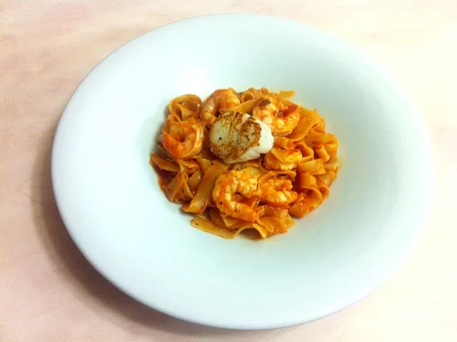 Shrimp Tomato Pasta with Grilled scallops|Justin Pさん