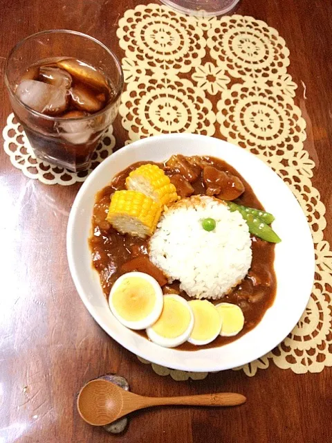 パイナップルとトマトのカレー  オタフク風邪で、お泊まり保育に行けなかった息子。みんなで作るはずだったカレーを、一緒に作りました。いつもの野菜を息子が切って、パイナップルとトマトを足しました。酸味の爽やかな味になりました(^^)|竹やぶ子さん